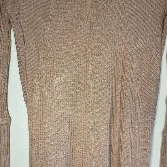 FREE PEOPLE woman's size XS Ventura faded rose thermal oversized high low top - Picture 11 of 13